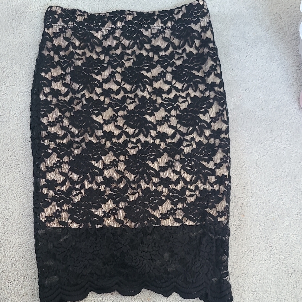 🌻 4 For $20 🌻 Elegant Black Lace Skirt